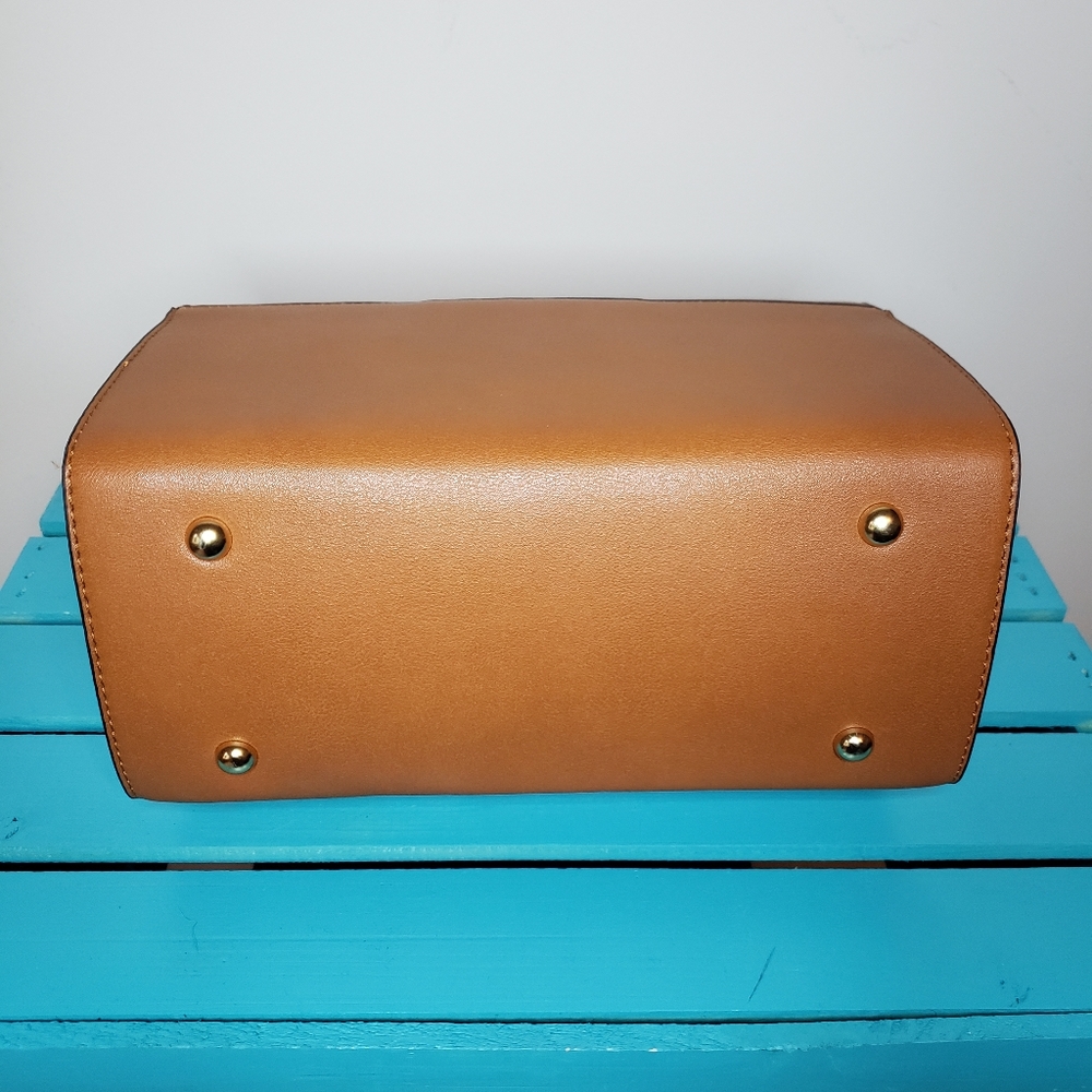 👑🐝 Handbag w/ Wallet - Picture 4 of 5